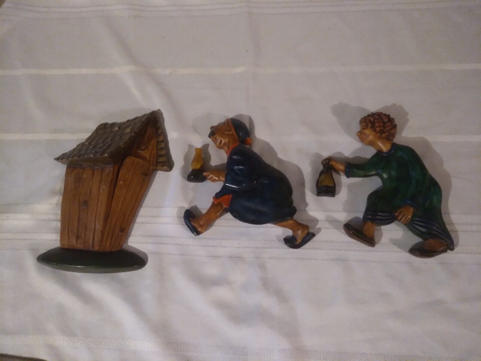 Vintage ‘Race To The Outhouse’ Ceramic Wall Hanging Man/Woman/Outhouse