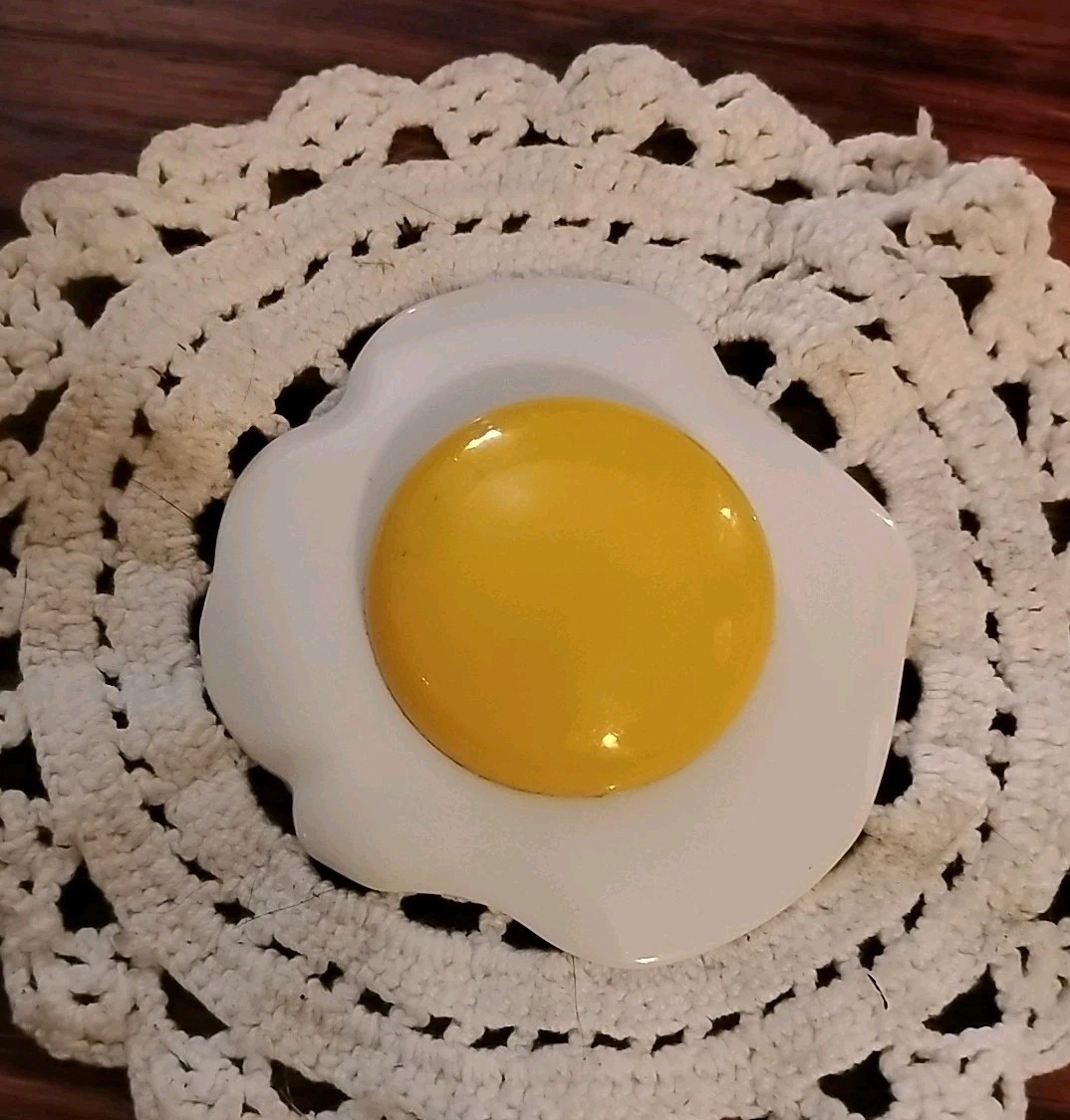 Vintage Avon Sunnyshine Up Egg Lip Gloss Compact .14 oz peach/pink. Nice Piece