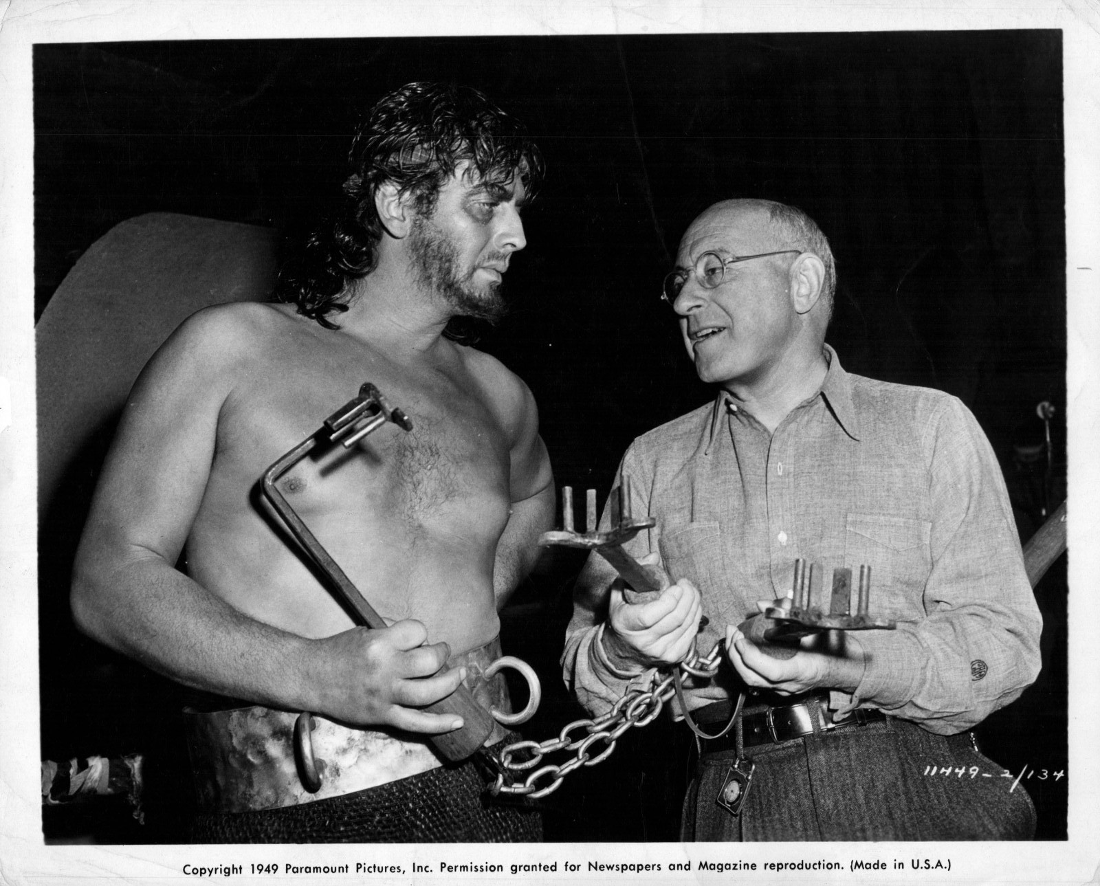 RARE CECIL B DeMILLE + VICTOR MATURE BTS ON SET PORTRAIT 1949 ORIG PHOTO MA80