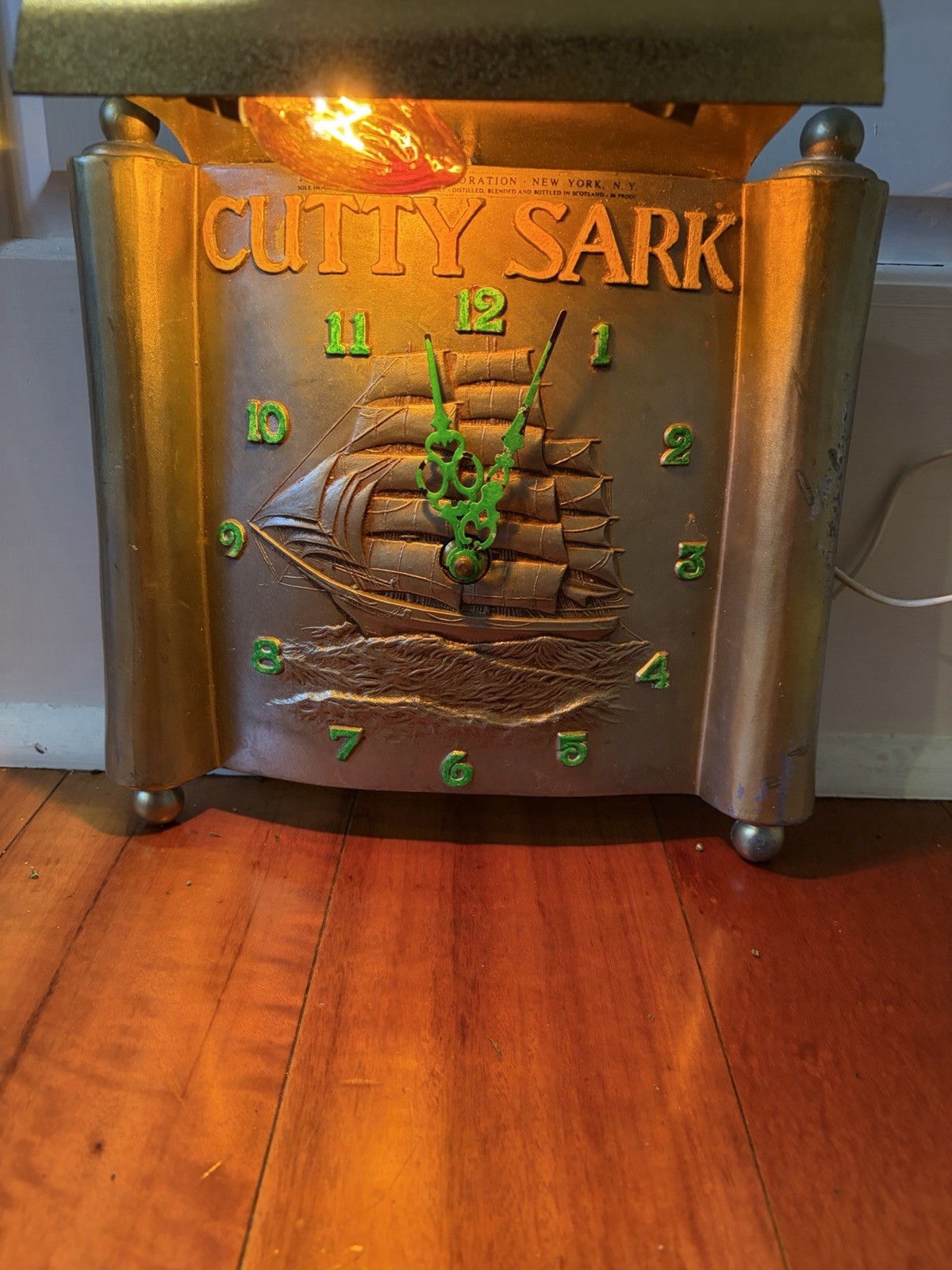 Vintage 1940\'s Cutty Sark Scotch Whisky Metal Advertising Gold Wall Clock