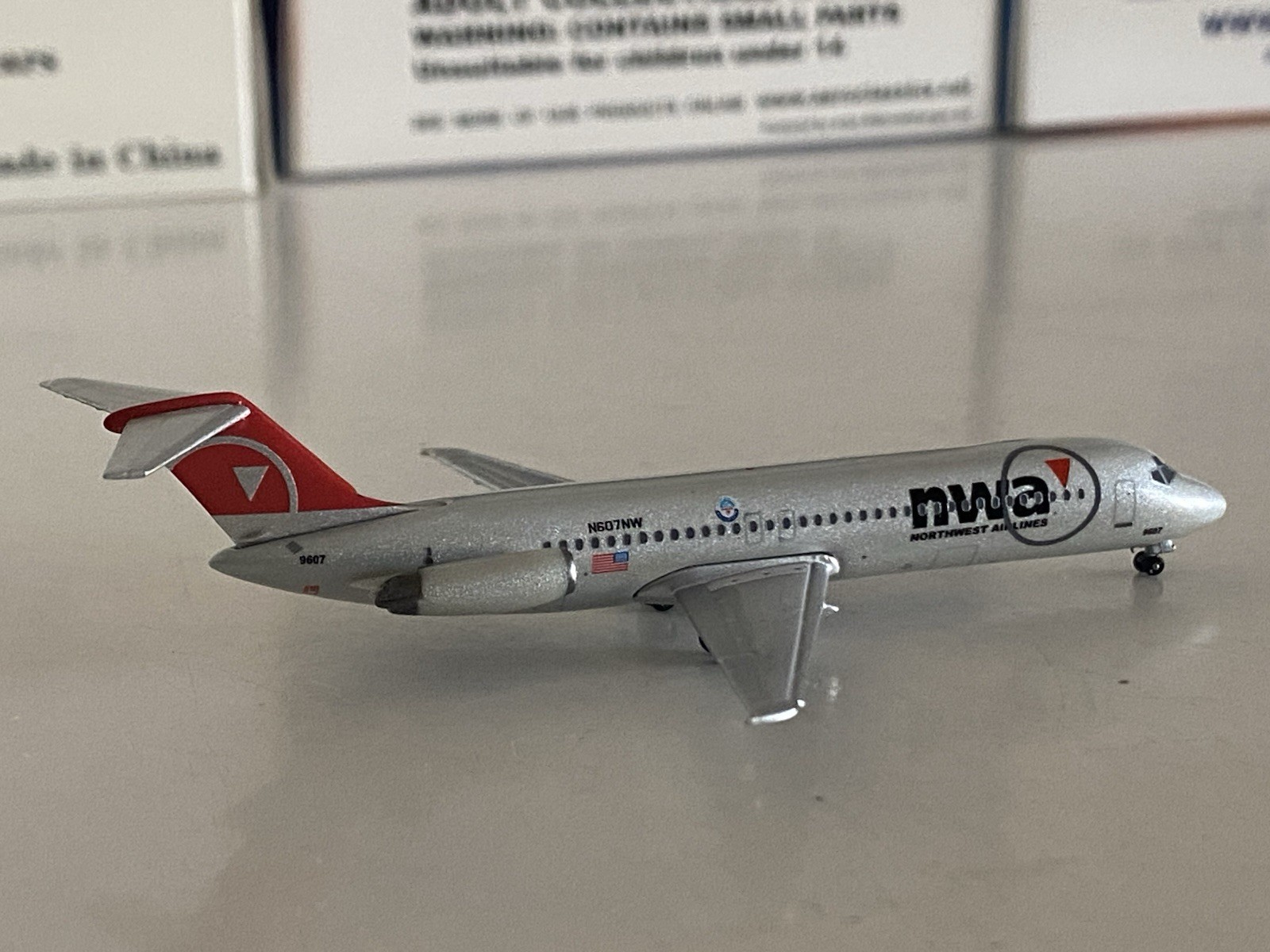 Aeroclassics Northwest Airlines Douglas DC-9-30 1:400 N607NW ACN607NW