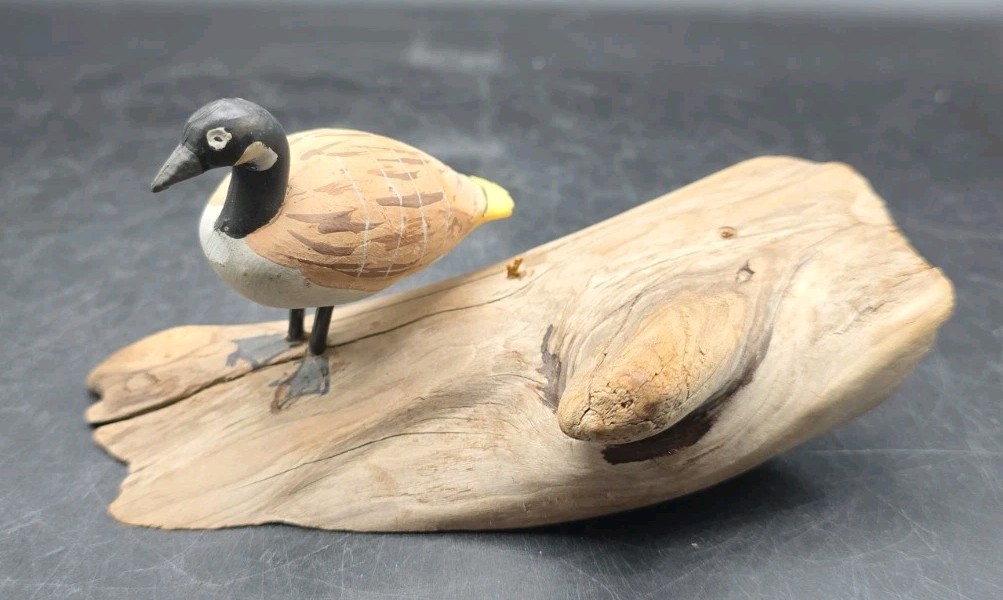 Vintage wooden Canada goose hand-carved Vintage wooden Canada goose hand-carved