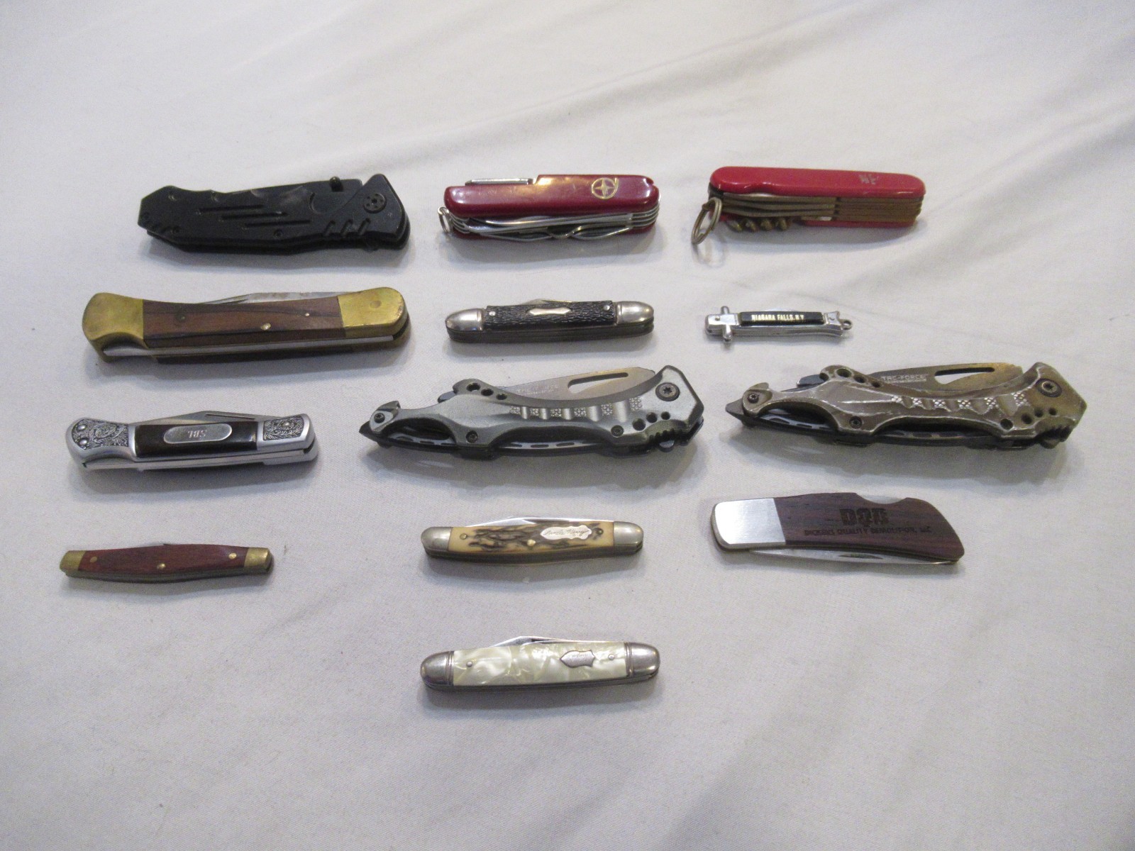 Lot of 13 Preowned Folding Pocket Knives Various Sizes Blades IMPERIAL ROYAL Lot of 13 Preowned Folding Pocket Knives Various Sizes Blades IMPERIAL ROYAL