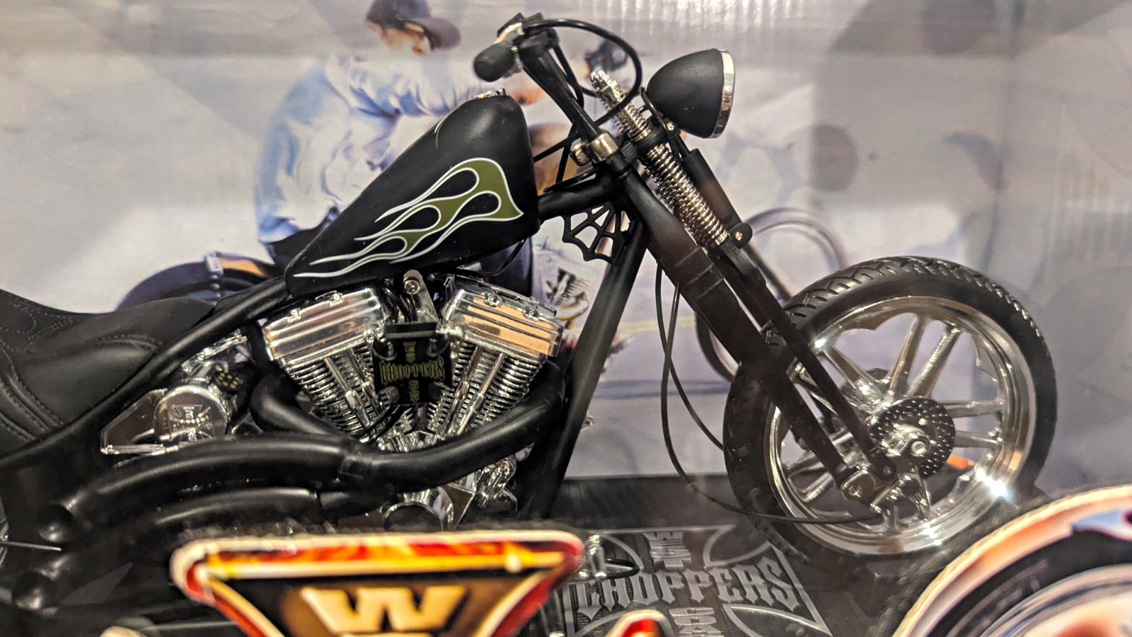 Rare Black West Coast Choppers Cherry CFL 1:10 Scale Jesse James Motorcycle NWB Rare Black West Coast Choppers Cherry CFL 1:10 Scale Jesse James Motorcycle NWB