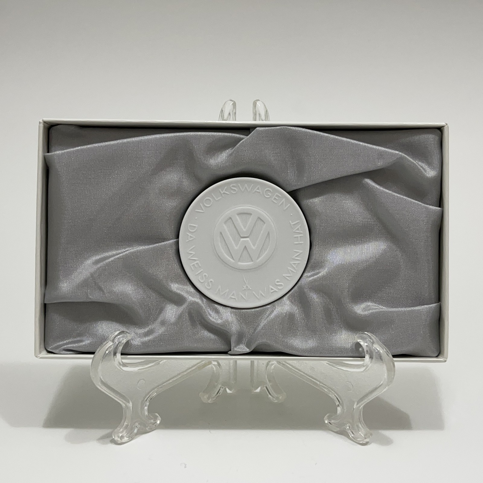 Vintage c.1985 Meissen White Porcelain Volkswagen VW Beetle Medal | Mint Boxed Vintage c.1985 Meissen White Porcelain Volkswagen VW Beetle Medal | Mint Boxed