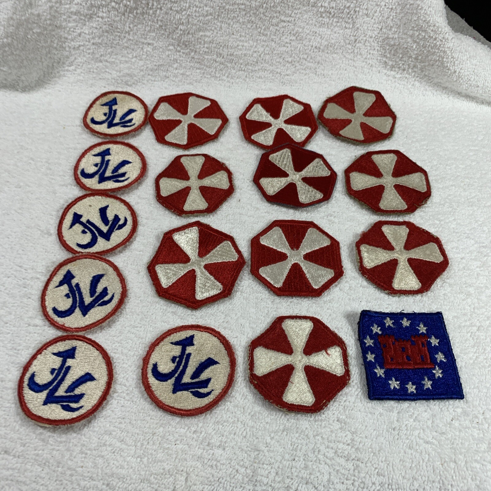 Lot Of Vintage 1940s WW II Military Lot Of 17 Patches Great Condition See Pics