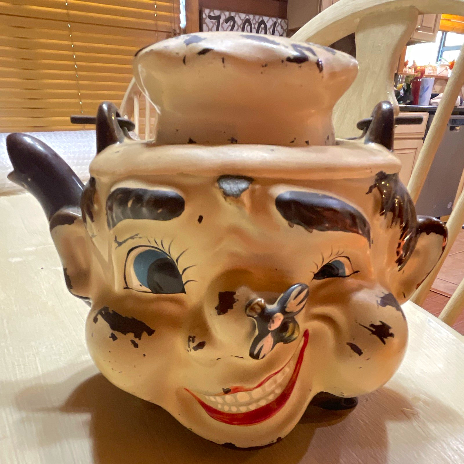 Vintage Character Face Novelty Ceramic Teapot w/ Lid, Glazed White/Brown