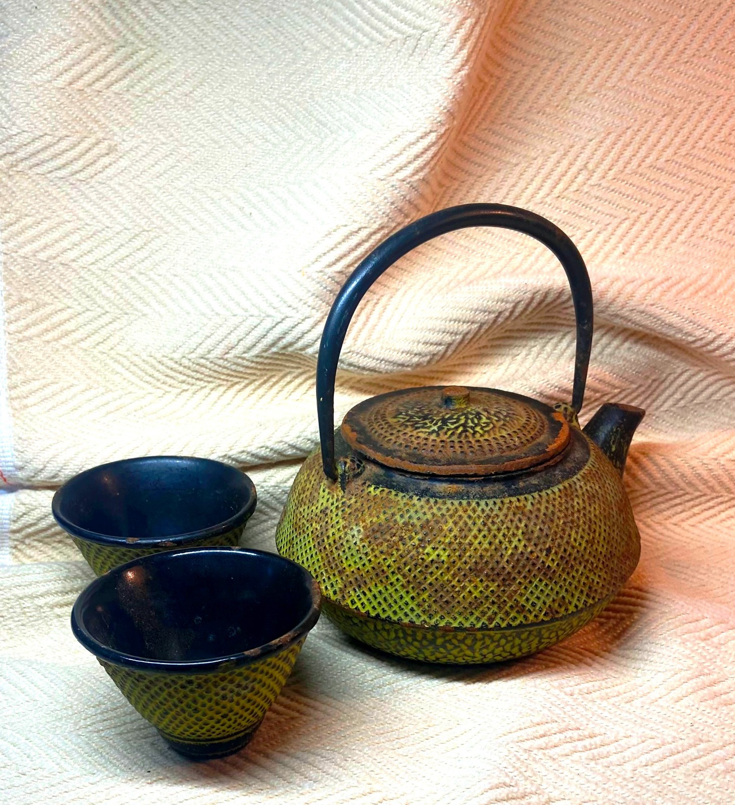 ORIGINAL HEAVY JAPANESE CAST IRON 2-MATCHING CUP TEA SET SHOWA PERIOD 1926-1989