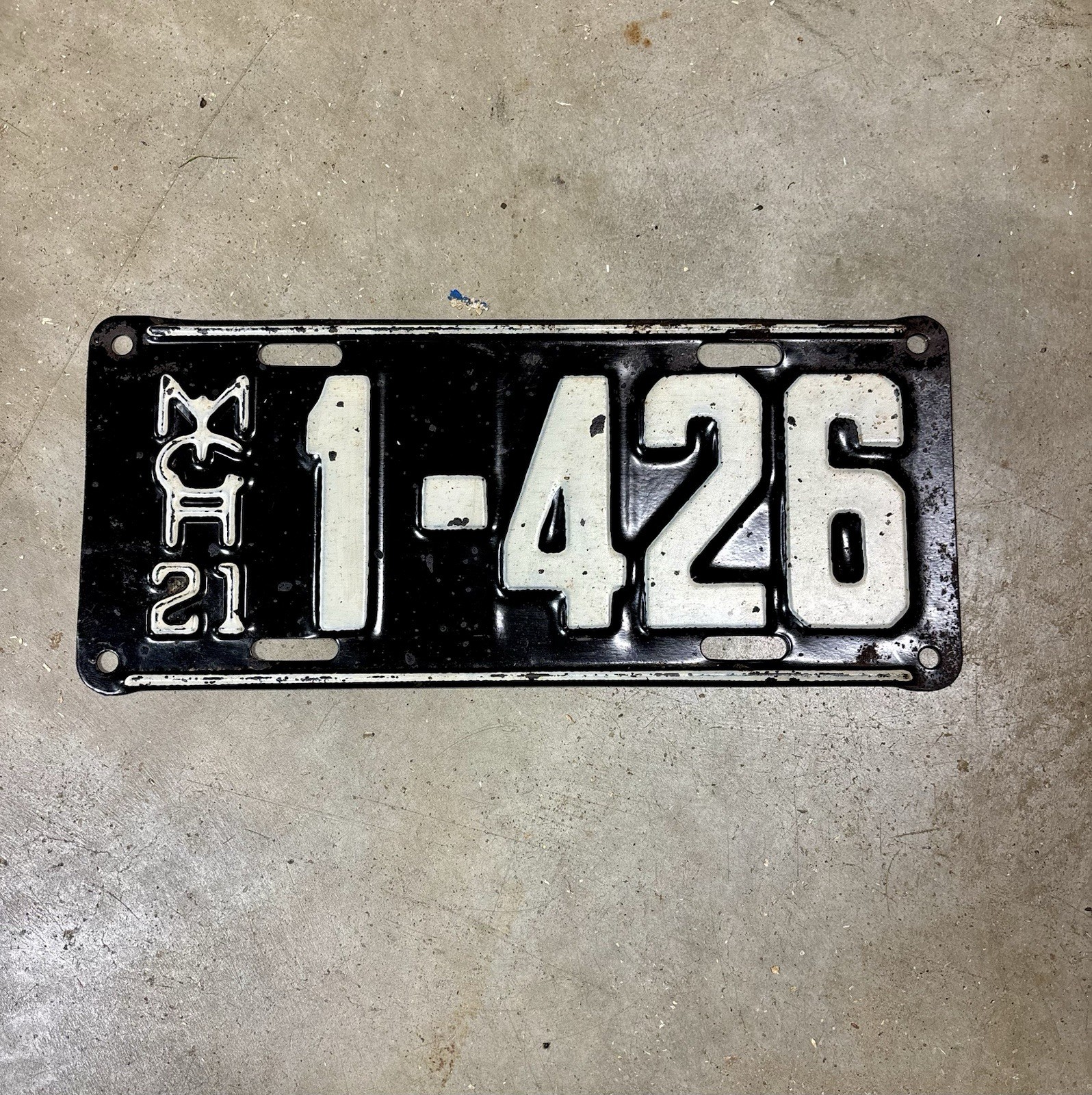 1921 Michigan Automobile License Plate original low number