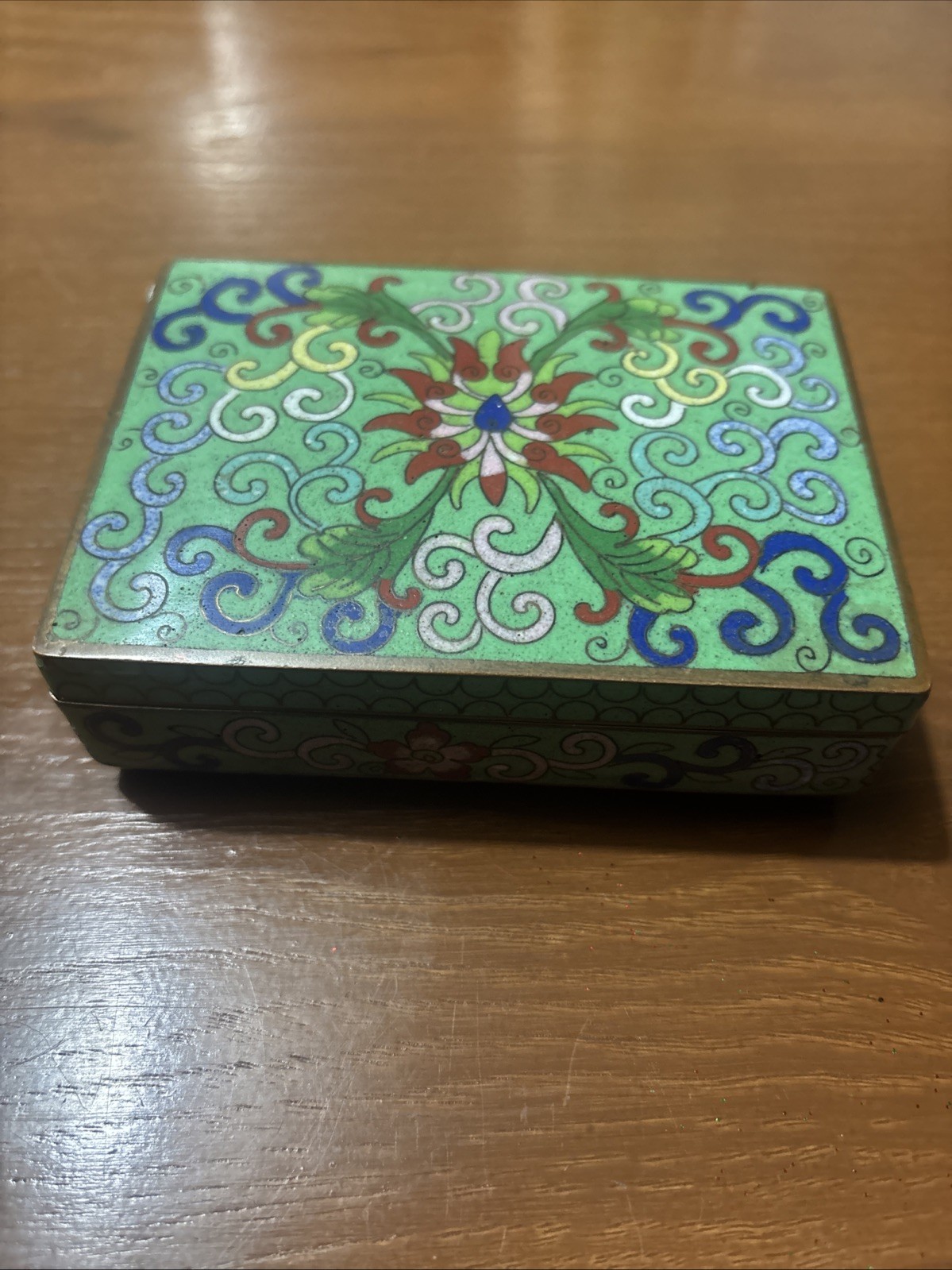 Chinese cloisonné trinket box wire/enamel design on copper hinged lid, ball feet