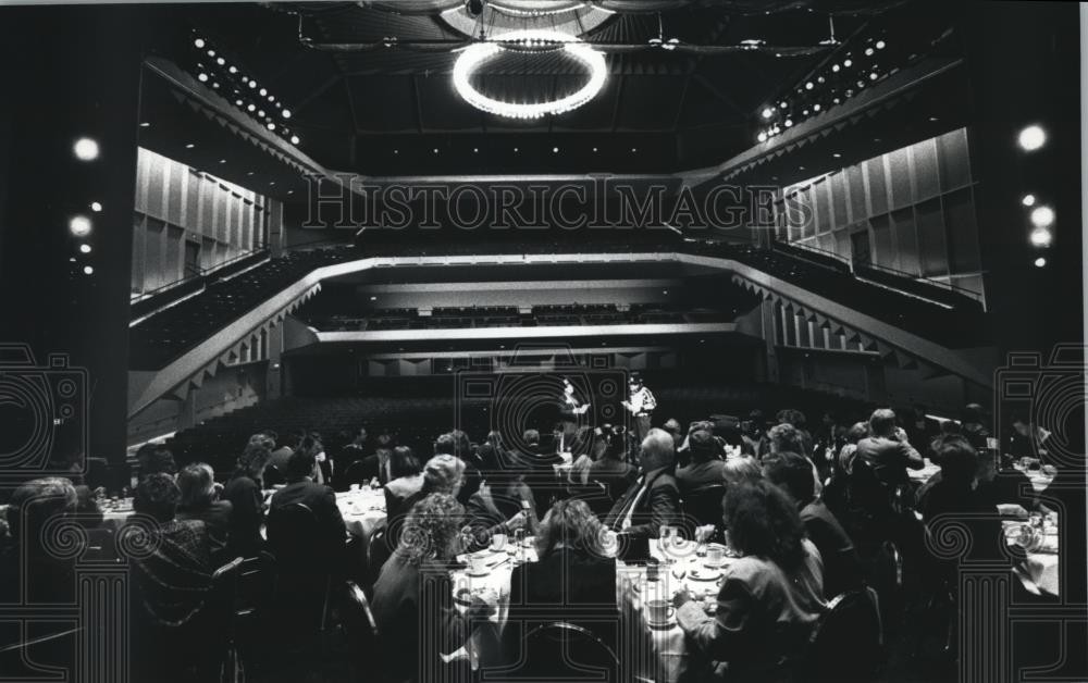 1990 Press Photo United Performing Arts Fund's Workplace Giving Division Dinner 1990 Press Photo United Performing Arts Fund's Workplace Giving Division Dinner
