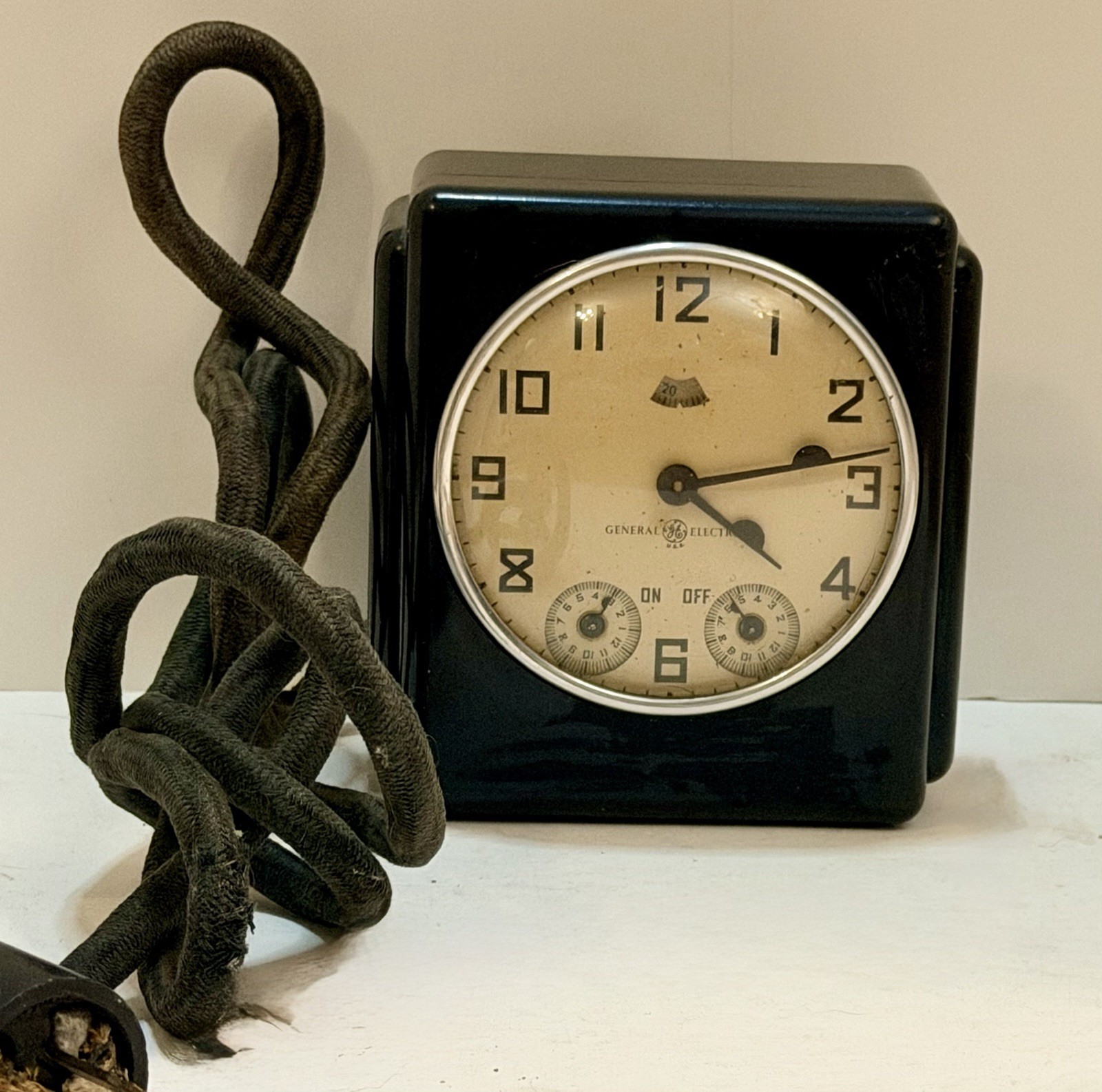 Antique 1930s GE Telechron Electric Timer Clock Art Deco Bakelite Cloth Cord