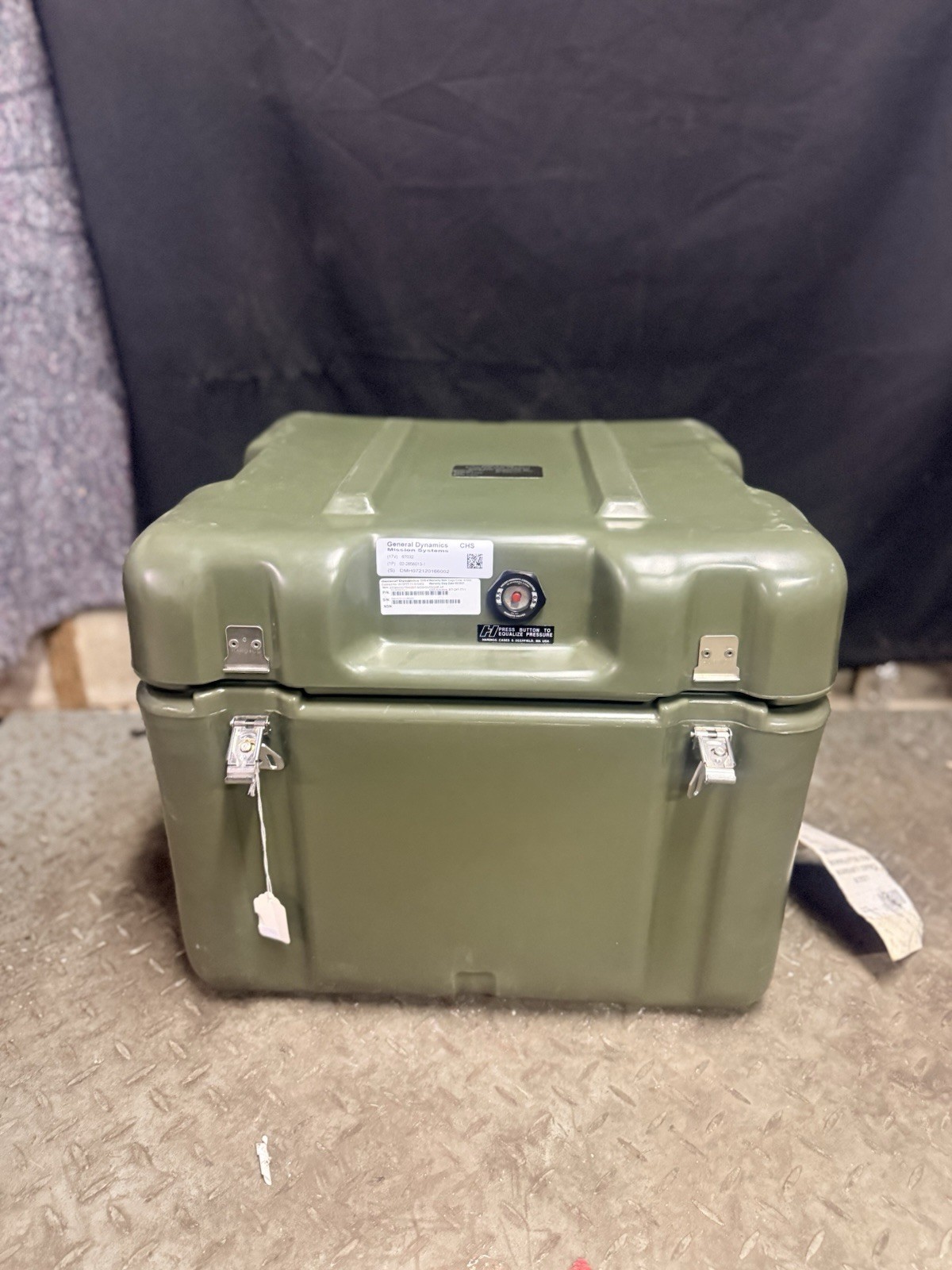 Hardigg Footlocker Green Case Military Waterproof Great Conditon 16x16x14 Hardigg Footlocker Green Case Military Waterproof Great Conditon 16x16x14