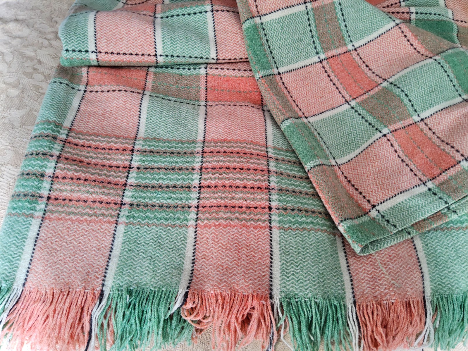 VINTAGE DOUBLE SIZE GWILI MILLS WELSH BLANKET 100% WOOL 170cm x 200cm (68x80in) VINTAGE DOUBLE SIZE GWILI MILLS WELSH BLANKET 100% WOOL 170cm x 200cm (68x80in)