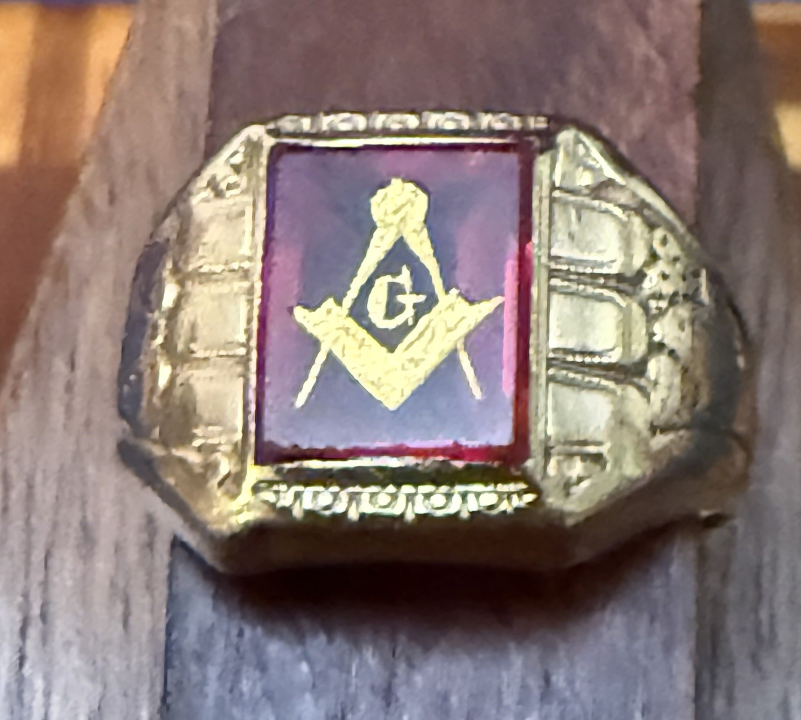 Vintage 10K Yellow Gold Masonic Ring SMCO Synthetic Ruby Signet Men\'s Estate 5g