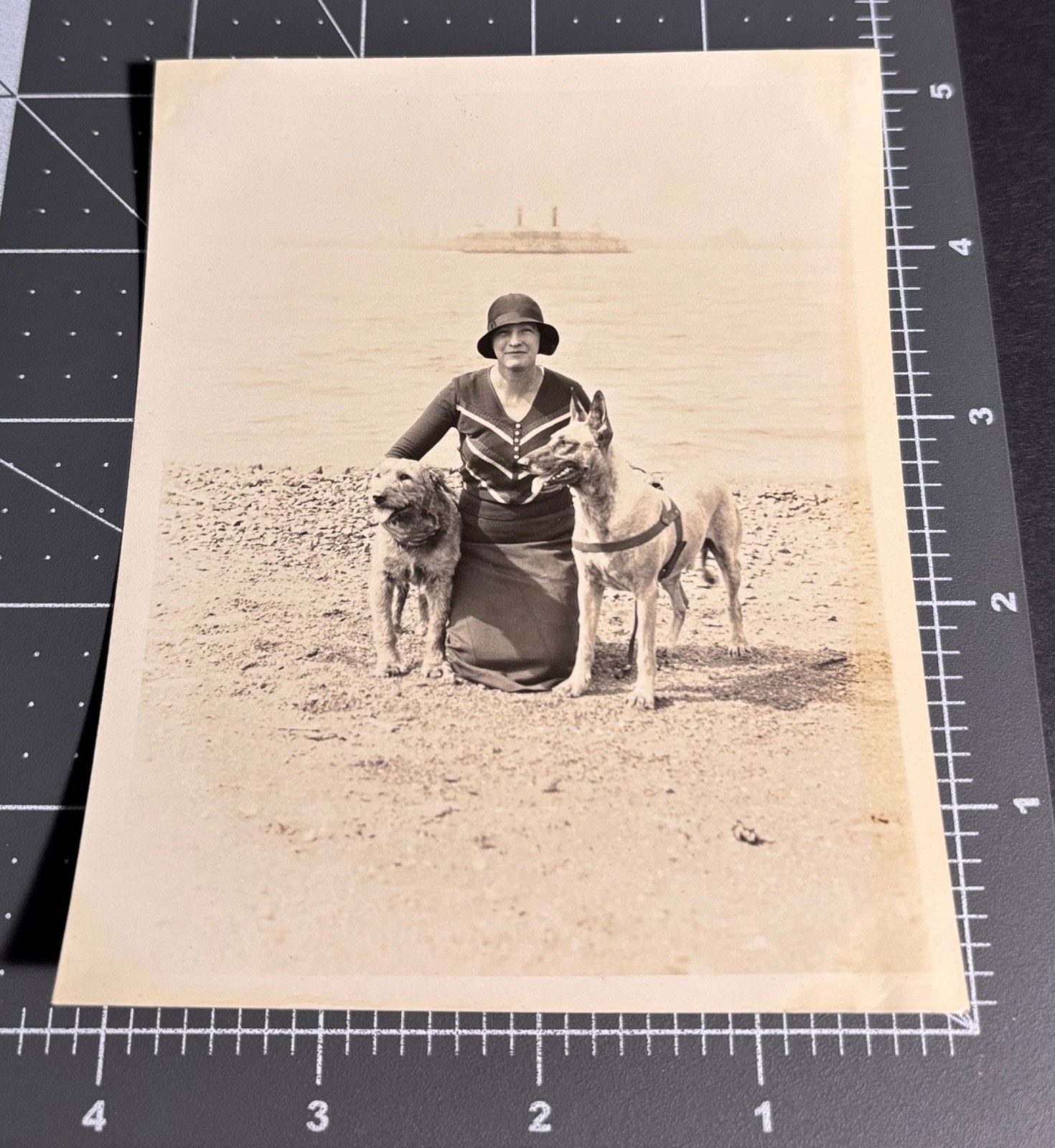 1930s Woman GERMAN SHEPPARD Dog Pet SHIP Vtg Snapshot PHOTO 1930s Woman GERMAN SHEPPARD Dog Pet SHIP Vtg Snapshot PHOTO
