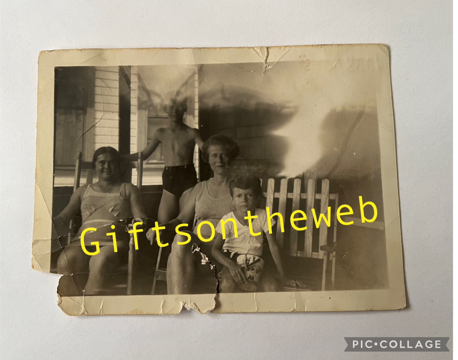 GHOSTS SPIRITS HAND Apparition? 1938 SPIRITUALISM Real family photo Haunting GHOSTS SPIRITS HAND Apparition? 1938 SPIRITUALISM Real family photo Haunting