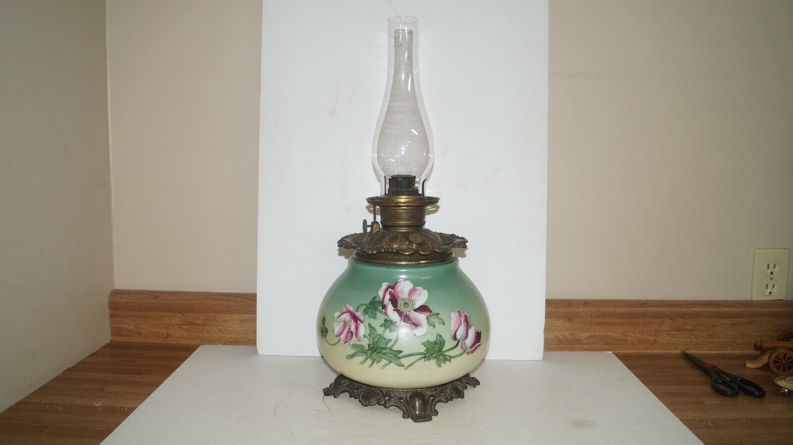 BEAUTIFUL Vintage Hand Painted Floral Hurricane Kerosene Table Lamp - NICE