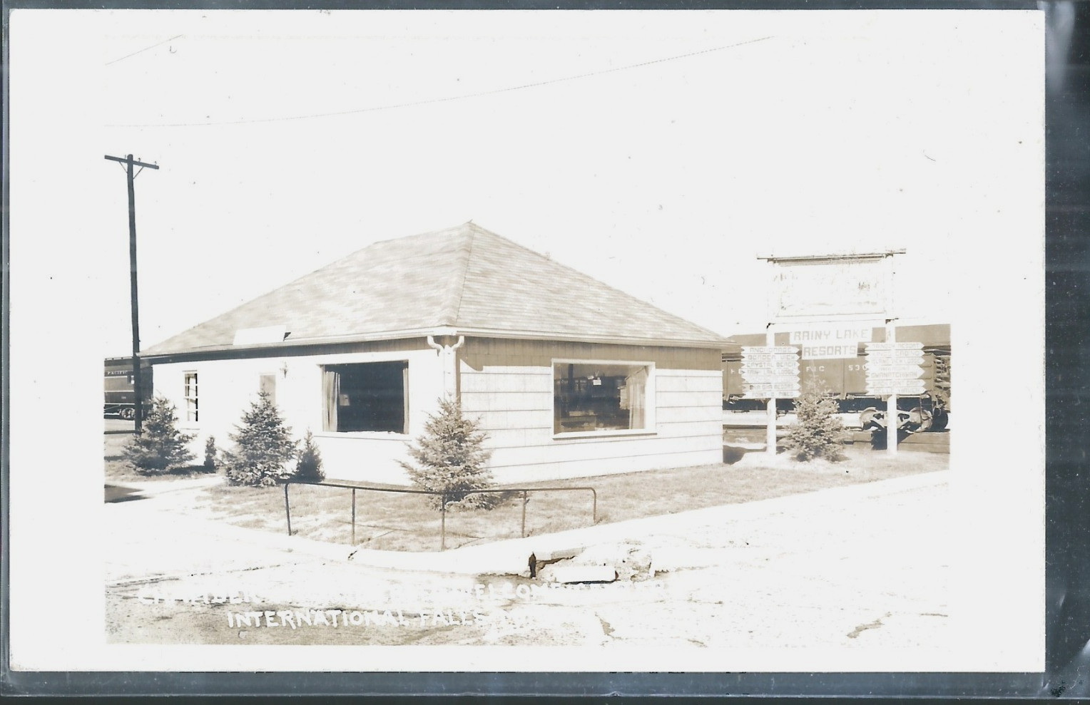 RPPC VIEW OF THE CHAMBER OF COMMERCE-WELCOME CENTER IN INTERNATIONAL FALLS, MN RPPC VIEW OF THE CHAMBER OF COMMERCE-WELCOME CENTER IN INTERNATIONAL FALLS, MN