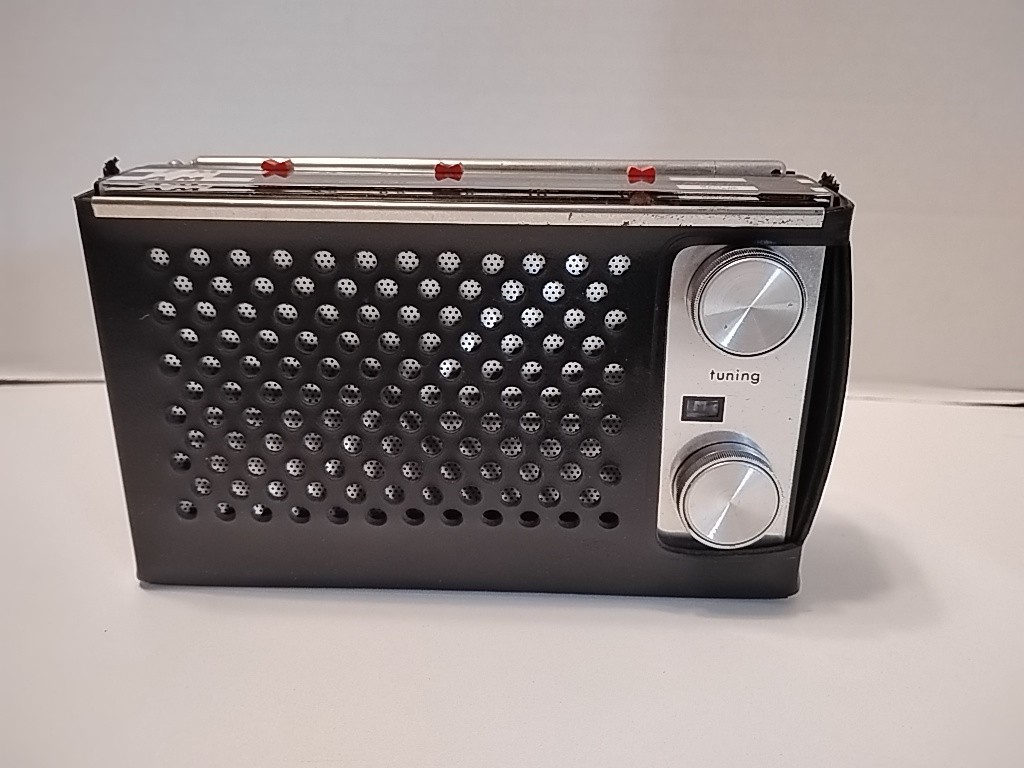 Vintage Philips Norelco Portable Transistor Radio With Leather Case Vintage Philips Norelco Portable Transistor Radio With Leather Case
