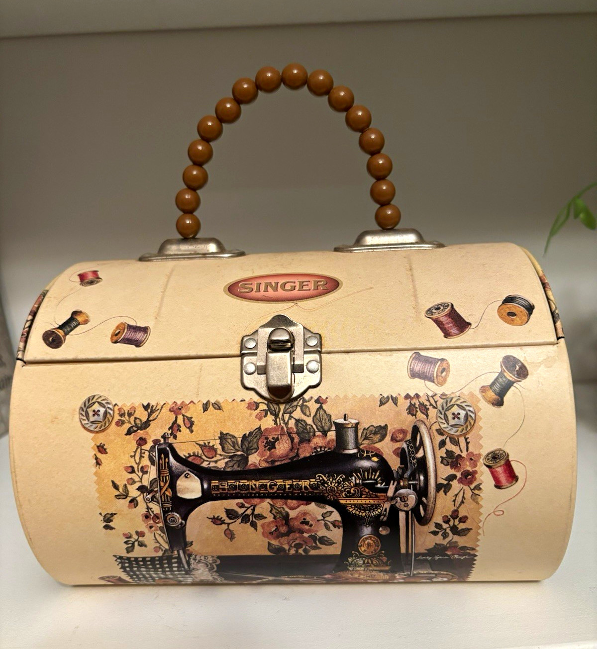 VTG Singer Sewing Machine Tin Box Purse Sandy Lynam Clough Bead Handle 2007 7x5