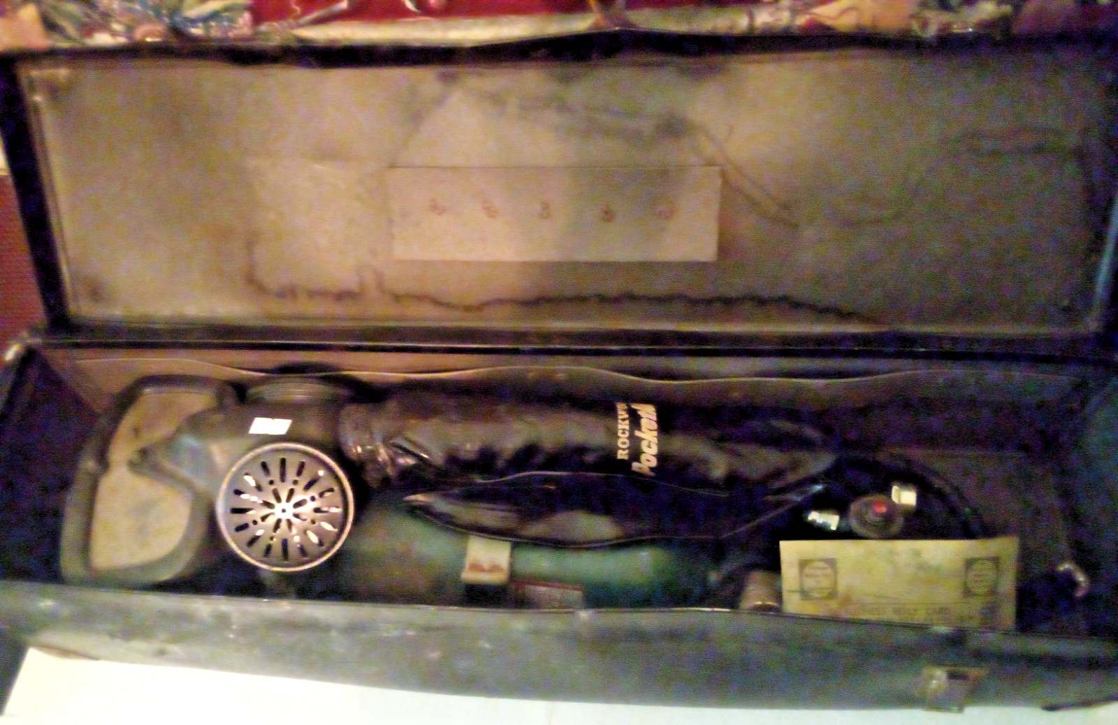 VTG ROCKWOOD POCKETAIRE OXYGEN GAS MASK W/STORAGE BOX VTG ROCKWOOD POCKETAIRE OXYGEN GAS MASK W/STORAGE BOX