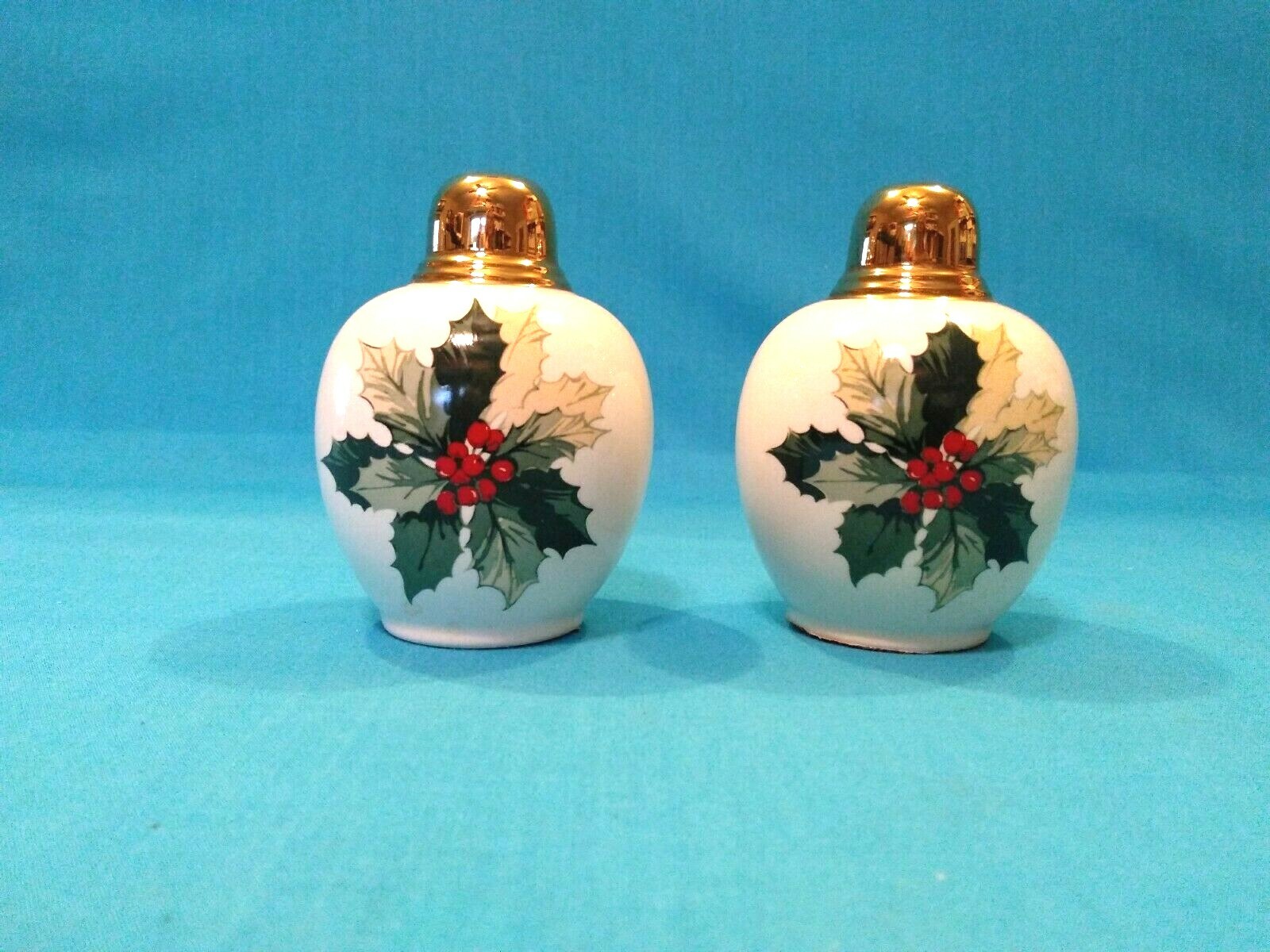 ~ Ceramic Gold Top Holly Salt and Pepper Shakers ~ Poinsettia unused Red Berries