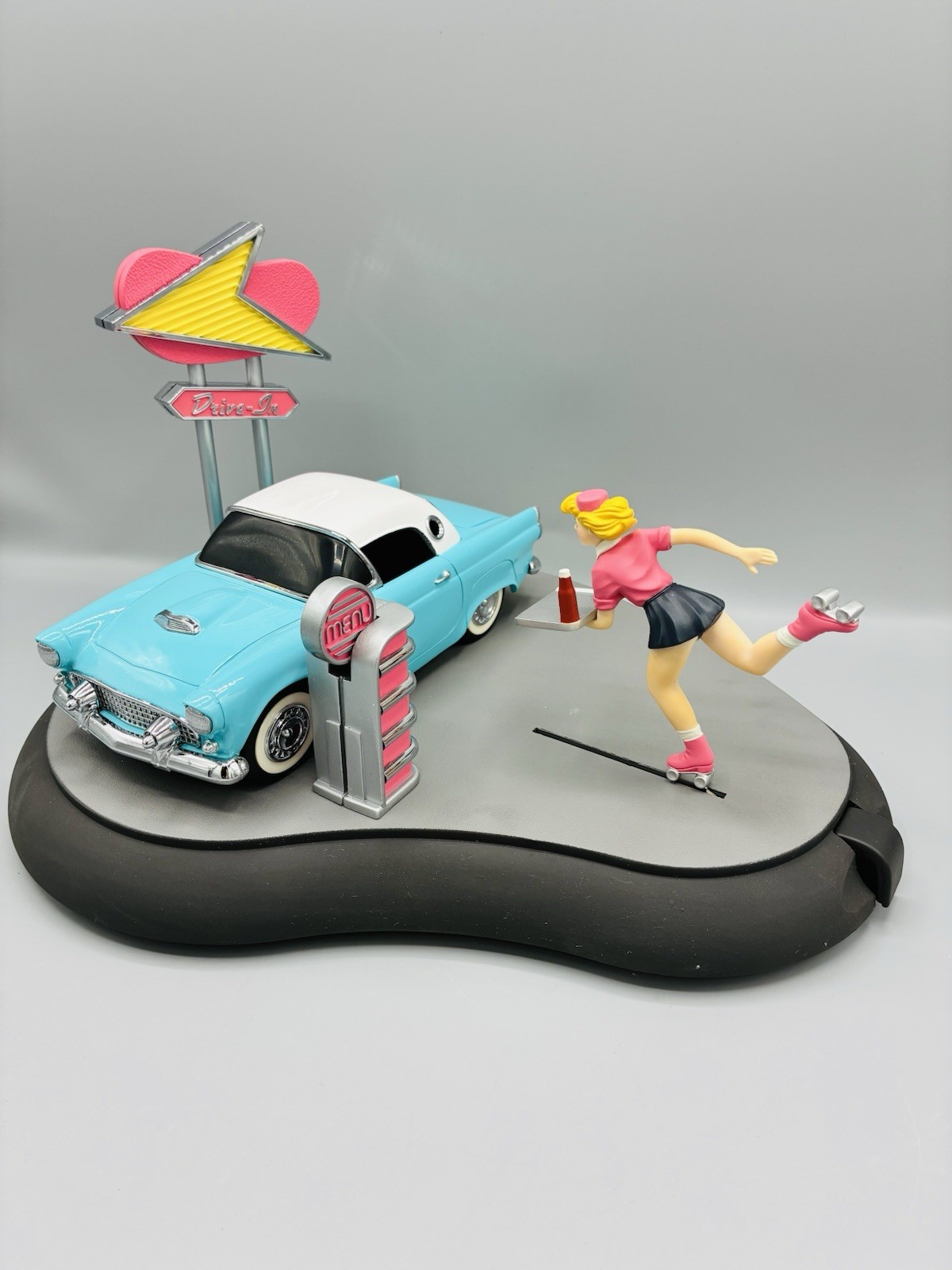 Vintage 1992 Franklin Mint FABULOUS FIFTIES Drive-In Bank w/Ford car & waitress