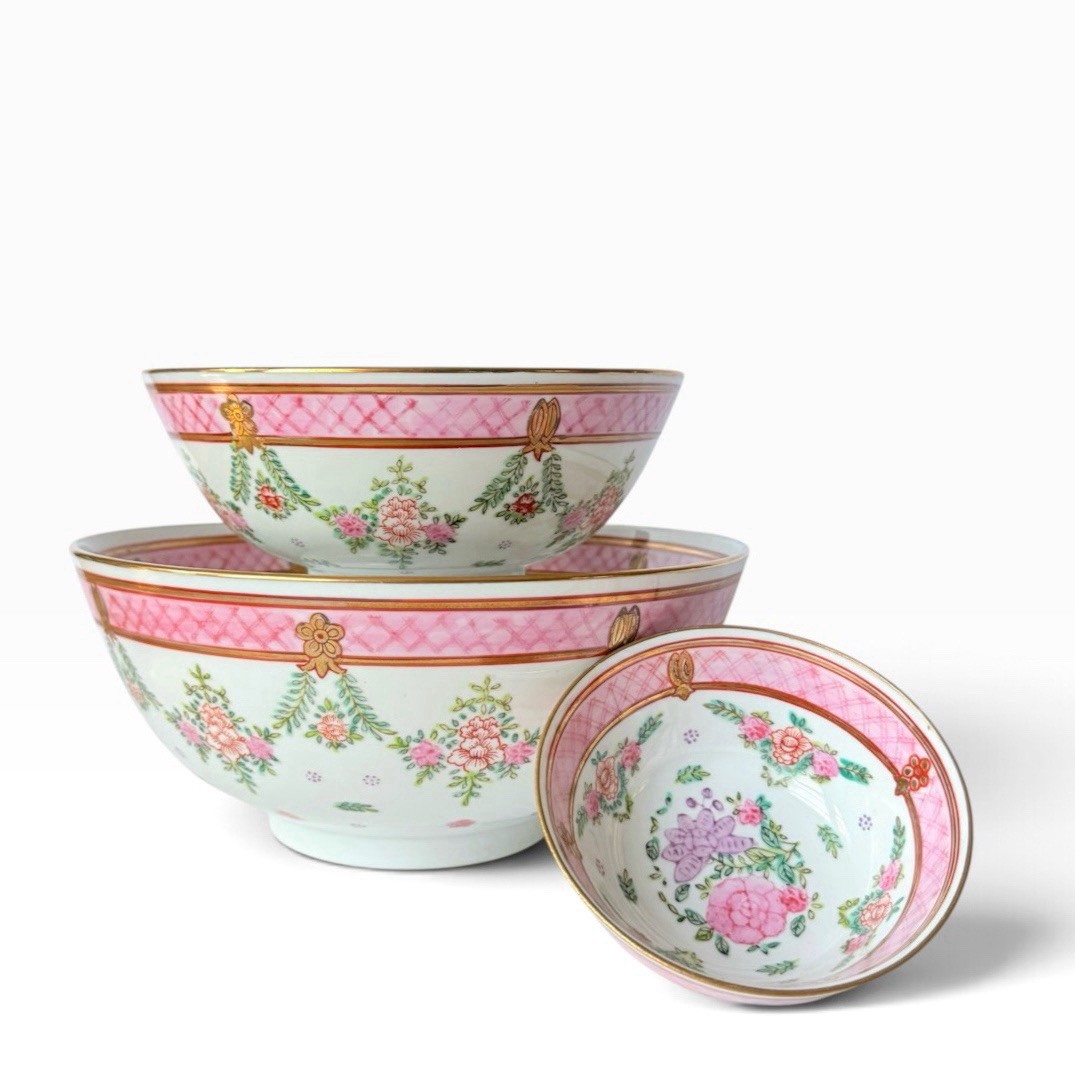 Vintage Set of Chinoiserie Pink Famille Rose Floral Porcelain Decorative Bowls