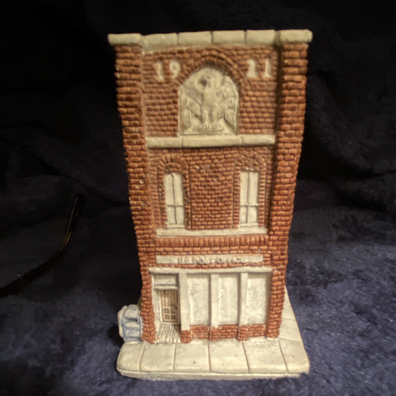 United Design Corp’s 1987 Main Street 015 Post Office Building Cremo Cigars United Design Corp’s 1987 Main Street 015 Post Office Building Cremo Cigars
