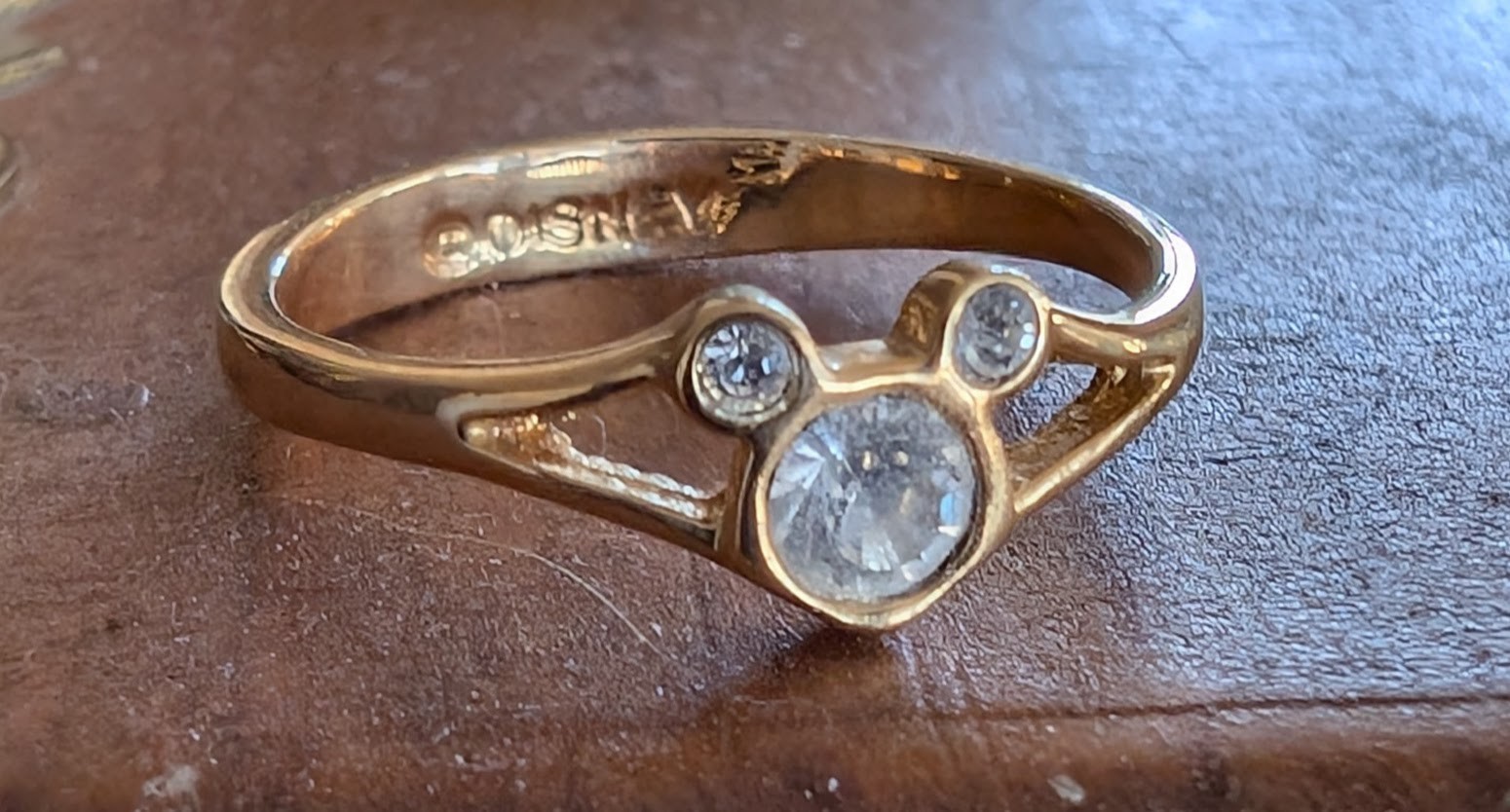 Vintage Disney copyrighted 10k gold size 7 ring. 