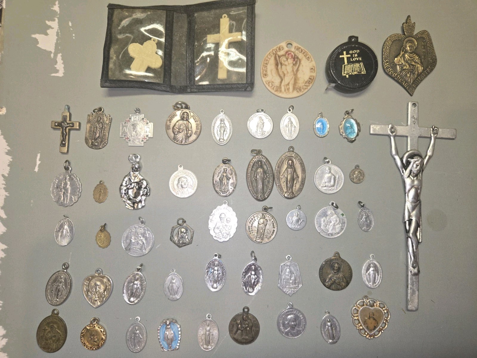 74 Vintage 50s/60s Religious Items,Rosary,Medals,Crosses,Ephemera 74 Vintage 50s/60s Religious Items,Rosary,Medals,Crosses,Ephemera