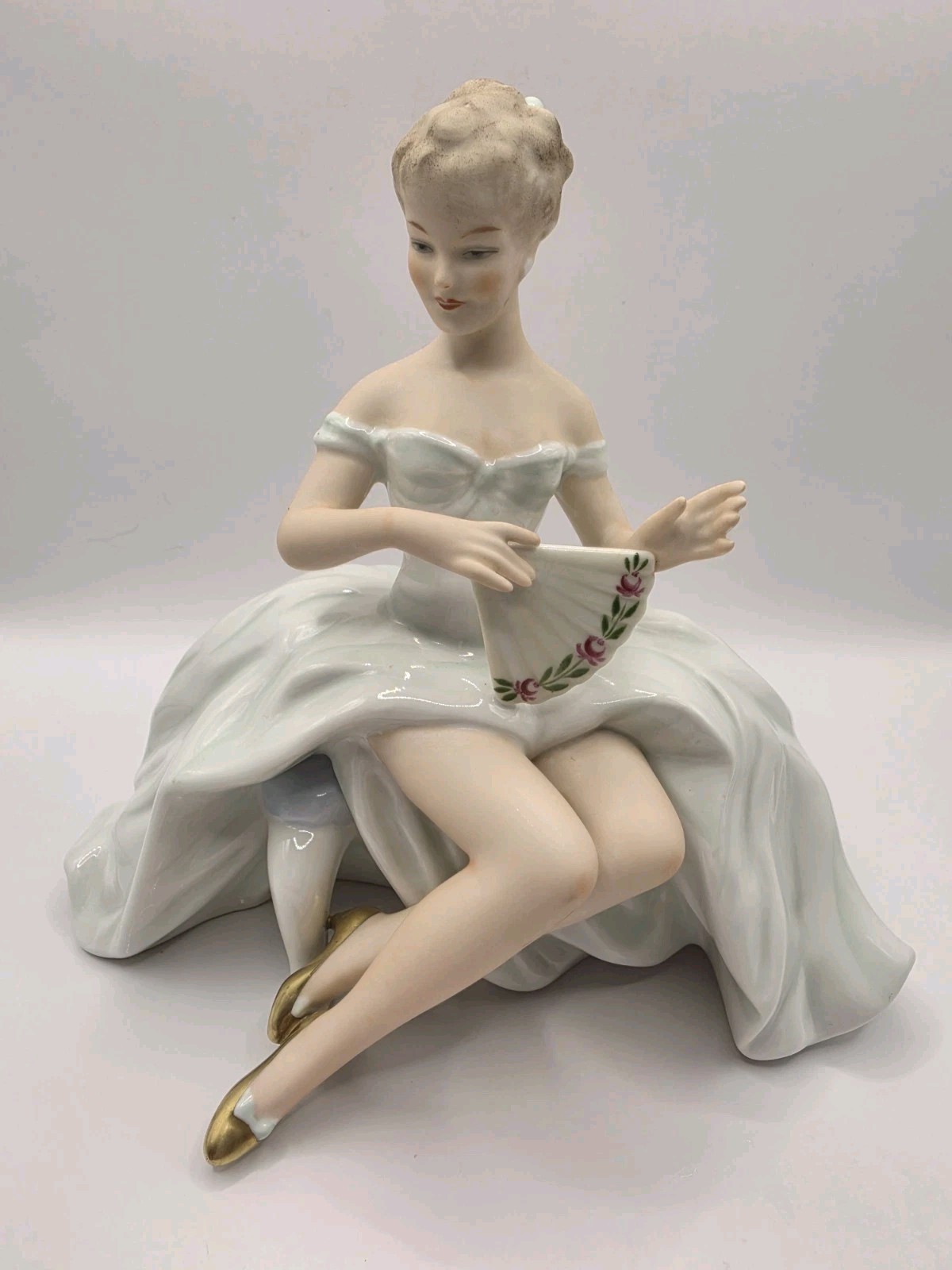 Vintage WALLENDORF PORZELLAN Germany Sitting Lady with Fan Figurine 1590/1 Vintage WALLENDORF PORZELLAN Germany Sitting Lady with Fan Figurine 1590/1