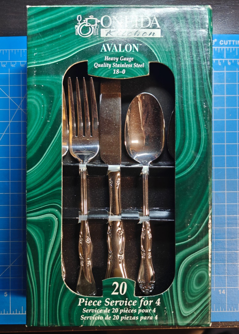 Vintage Oneida AVALON Flatware 20 Piece Set, Service for 4, Stainless Steel NEW Vintage Oneida AVALON Flatware 20 Piece Set, Service for 4, Stainless Steel NEW