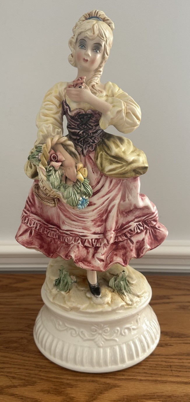 Vintage Capiodimonte Italian (Vintage Dream) Large Porcelian Figurine 1900\'s