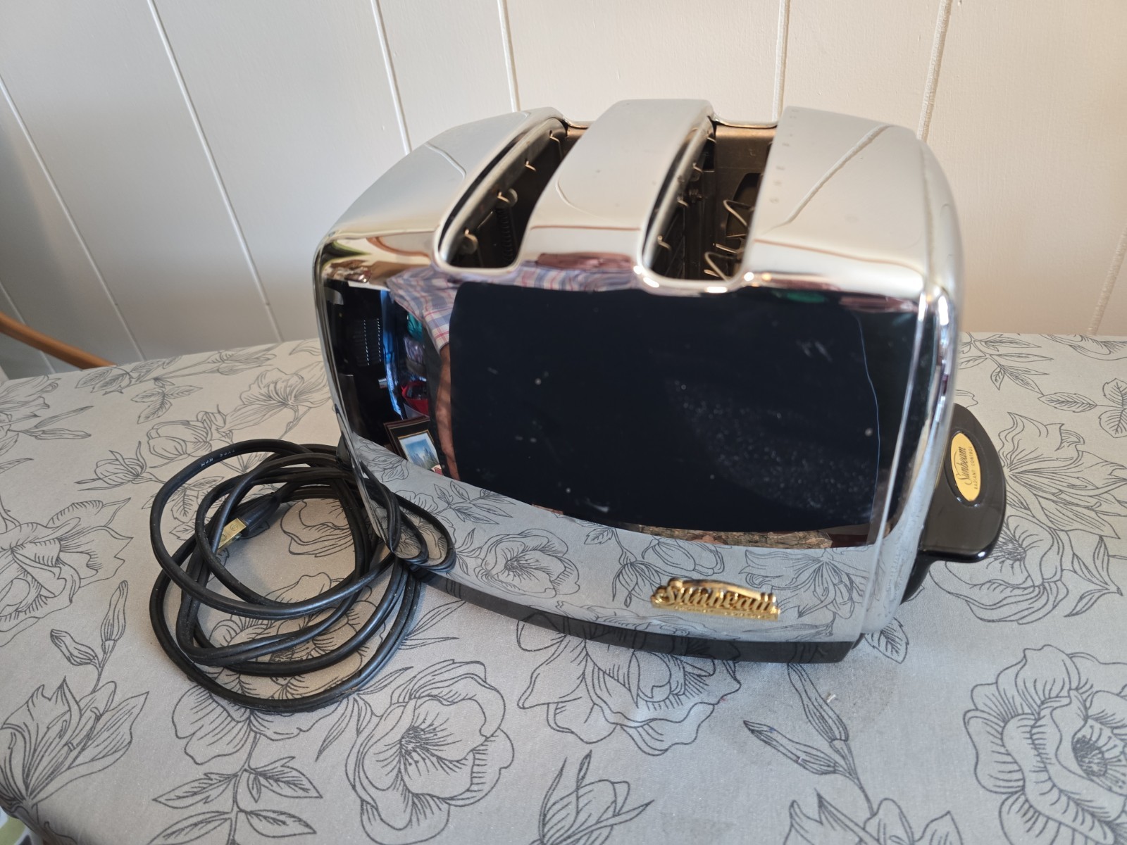 Vintage SUNBEAM Auto Drop Radiant Control Toaster, T-35. Looks And Works Great Vintage SUNBEAM Auto Drop Radiant Control Toaster, T-35. Looks And Works Great