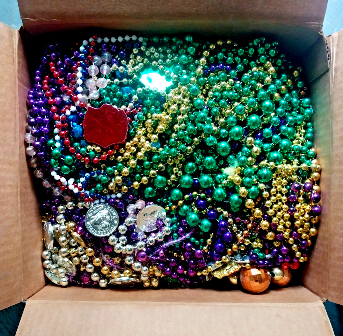 Approx;23 lbs Mardi Gras Beads Bulk Purple Green Gold Mix, Some Trinkets & Coins Approx;23 lbs Mardi Gras Beads Bulk Purple Green Gold Mix, Some Trinkets & Coins