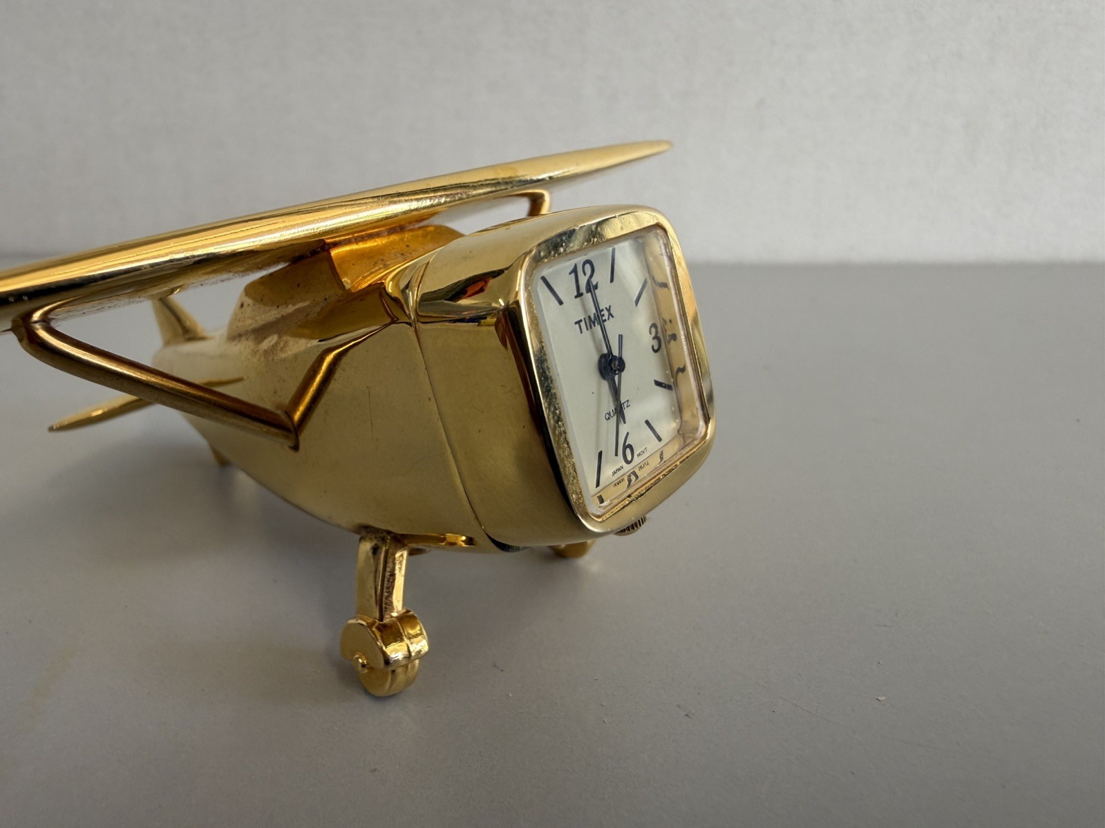 Vintage Timex Airplane Desk Clock Gold Tone Quartz Japan Movt AS IS Untested Vintage Timex Airplane Desk Clock Gold Tone Quartz Japan Movt AS IS Untested