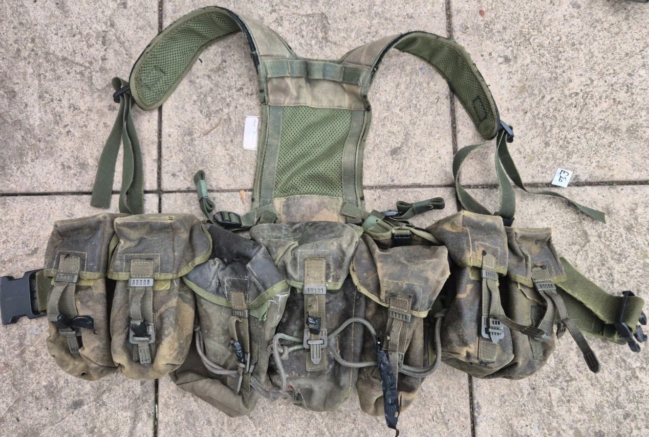 Genuine British Army Woodland DPM Webbing Set 5 X Pouches, BELT MEDIUM Genuine British Army Woodland DPM Webbing Set 5 X Pouches, BELT MEDIUM