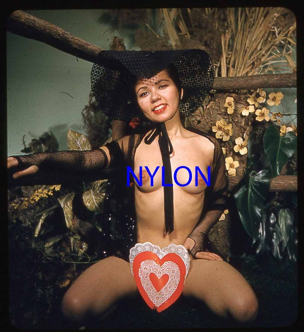 RARE VINTAGE 1950s 3-D STEREO KODACHROME COLOR SLIDE OF A NUDE MODEL RARE VINTAGE 1950s 3-D STEREO KODACHROME COLOR SLIDE OF A NUDE MODEL