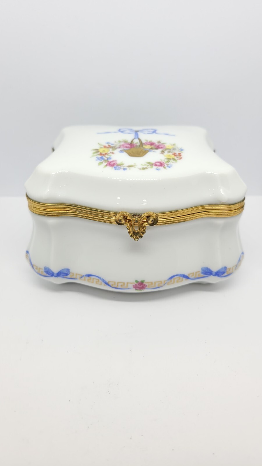 Vintage Limoges France Trinket Box with Flowers, 4 3/8\