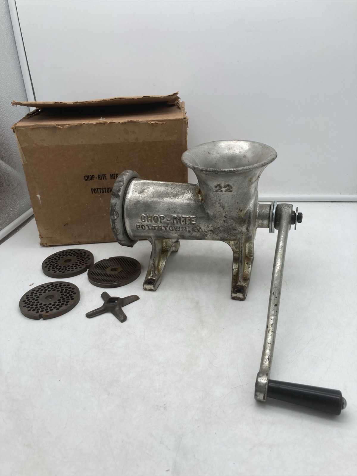Vintage Chop-Rite Model 22 Bolt Down Heavy Duty Manual Meat Grinder Vintage Chop-Rite Model 22 Bolt Down Heavy Duty Manual Meat Grinder