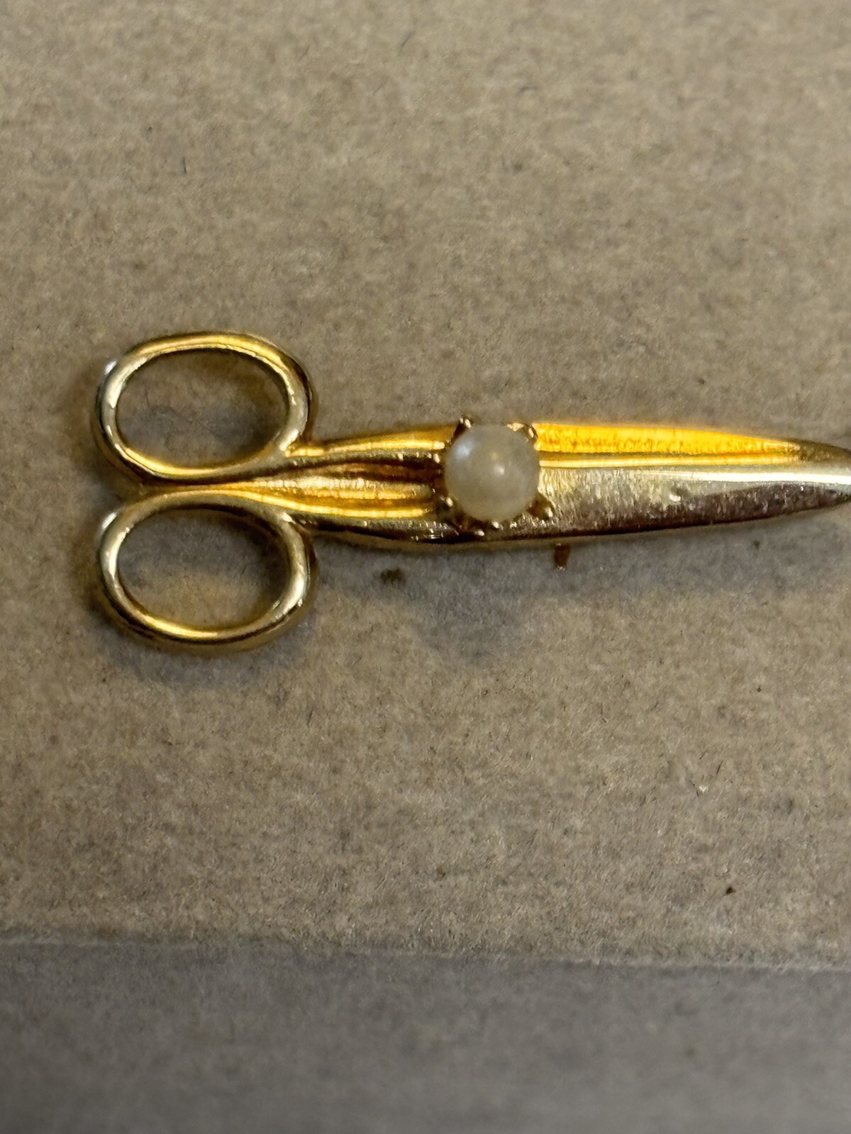 Vintage Scissors W/ Faux Pearl Gold Toned Pin Pinback