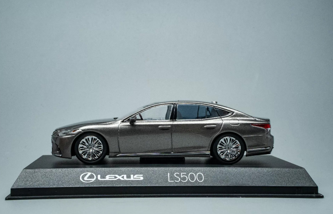 Kyosho 1/43 Lexus LS500 Metallic Grey w/ White Interior