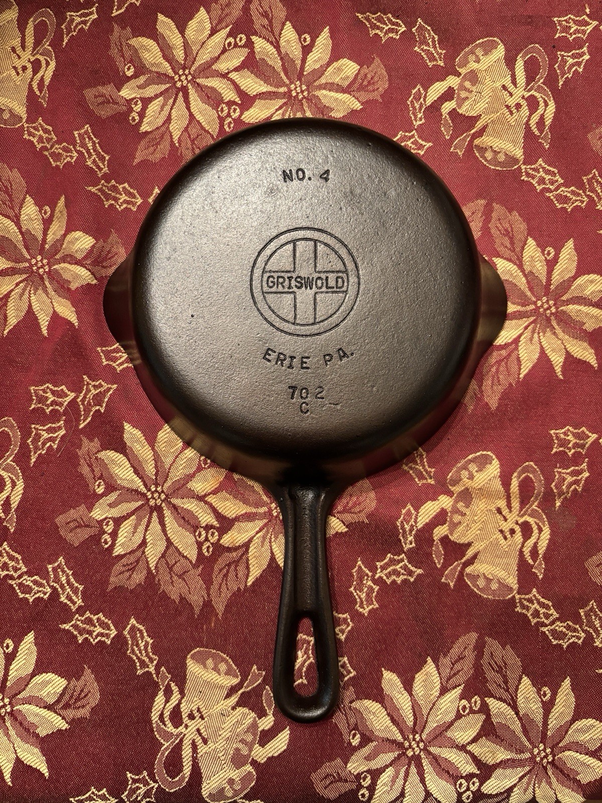 1944-1957 Griswold no. 4 Cast Iron Skillet (Perfect Condition) (Swirly)