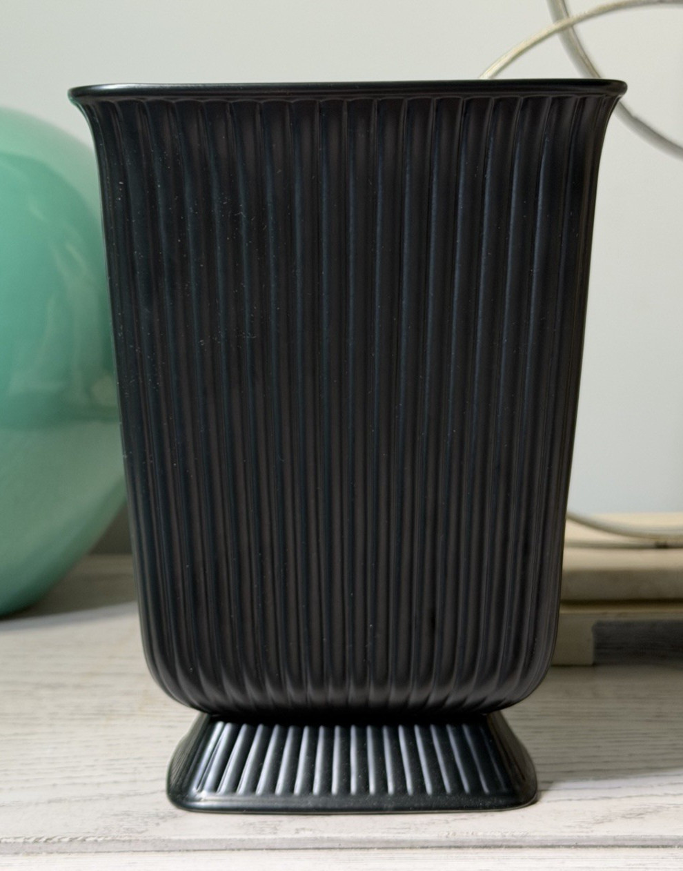 Vintage Wedgwood Ravenstone Fluted Rectangular Mantel Black 7.5” Vase Planter Vintage Wedgwood Ravenstone Fluted Rectangular Mantel Black 7.5” Vase Planter