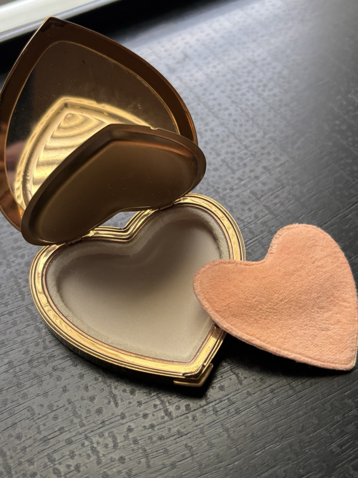 Vtg Gold Tone Heart Shape Powder Compact Mirrored & Powder Puff 4 Leaf Clover 4H