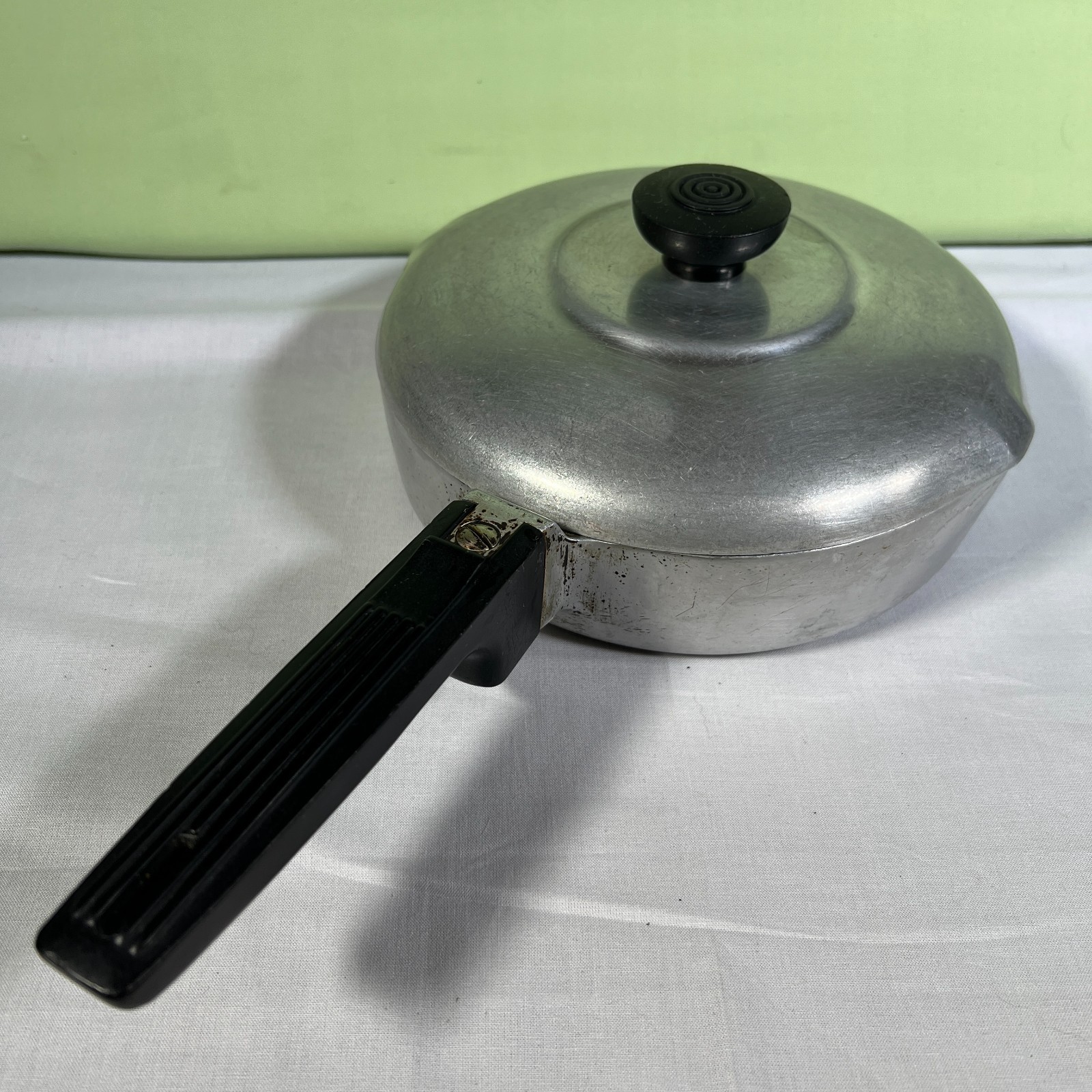 VINTAGE Wagner Ware Sidney-O Magnalite 4506-P Covered Spouted Skillet With Lid.