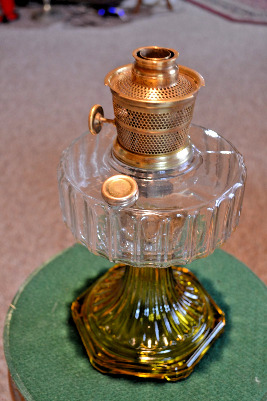 1935-1936 ALADDIN B-106 CORINTHIAN CLEAR OVER AMBER OIL LAMP W/MODEL B BURNER 1935-1936 ALADDIN B-106 CORINTHIAN CLEAR OVER AMBER OIL LAMP W/MODEL B BURNER