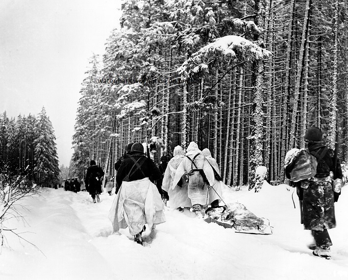 Battle of the Bulge American troops in snow 8